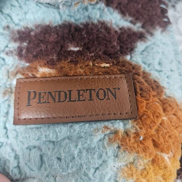 Pendleton fleece blanket - Picture 2 of 5